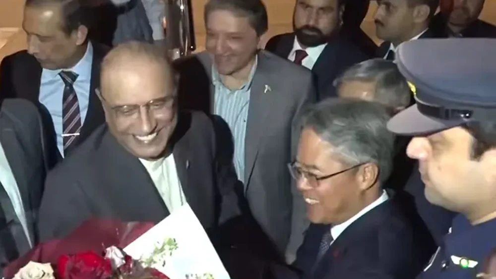 Pakistan president arrives in China for talks on CPEC, economic cooperation